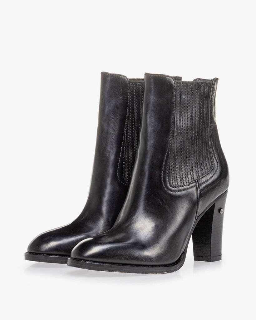 Ankle boot calf leather black