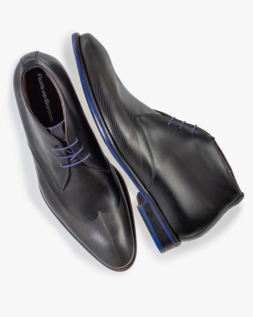 Lace boot black calf leather