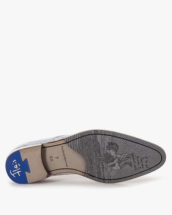 Patent leather lace shoe with a croco print