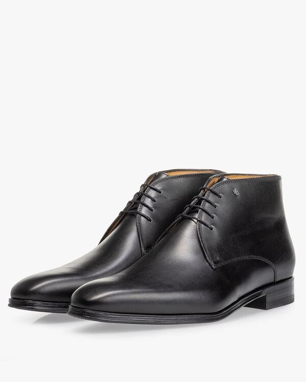 Lace boot calf leather black