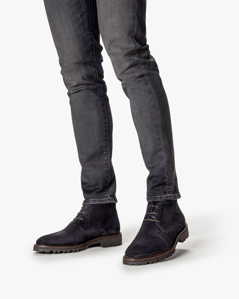 Lace boot suede black