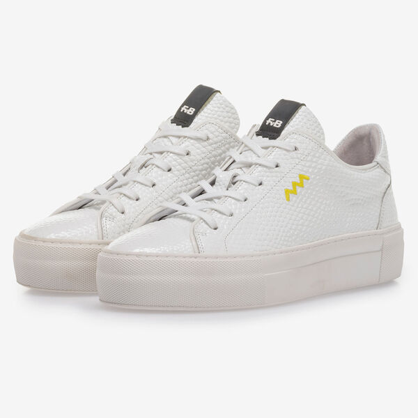 White leather sneaker with fine structure