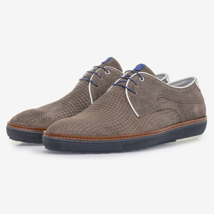 Taupe-coloured suede leather lace shoe with print