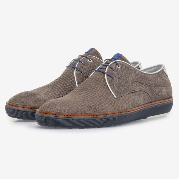 Taupe-coloured suede leather lace shoe with print