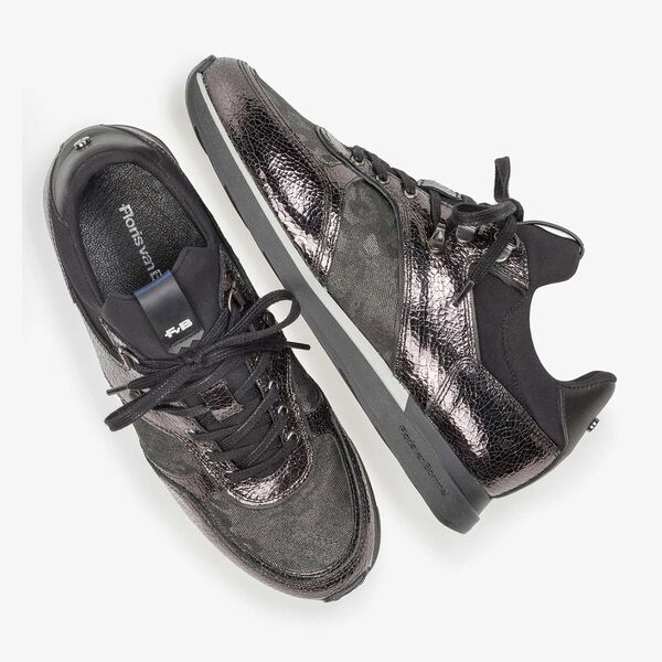 Dark grey leather sneaker with metallic print