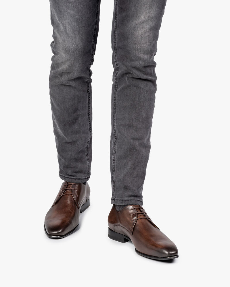 Dark brown leather lace shoe
