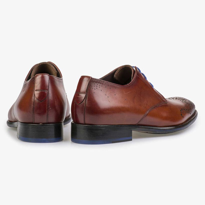 Cognac-coloured lace shoe with brogue details