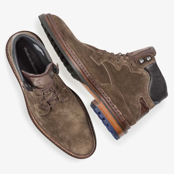 Dark taupe-coloured suede lace boot