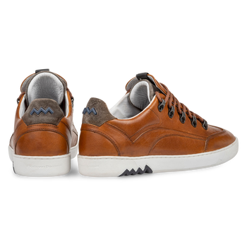 Hiking sneaker leather cognac