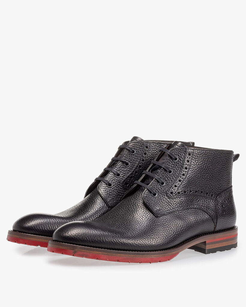 Lace boot structured leather black