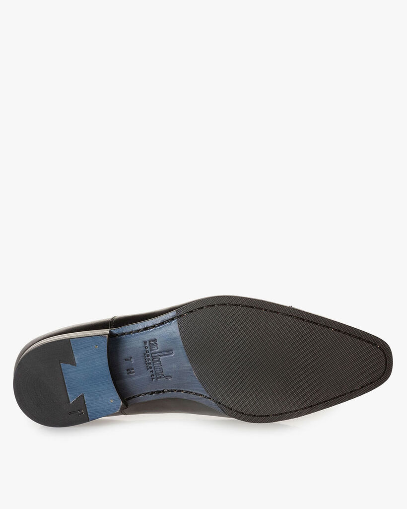 Black calf leather lace shoe
