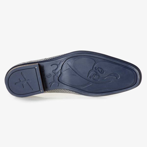 Light grey suede leather lace shoe with a mini print