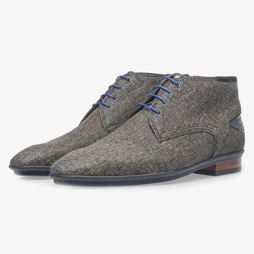 Taupe-coloured leather lace shoe with print