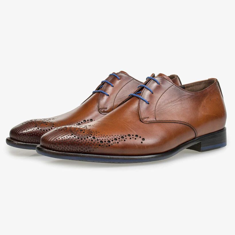 Cognac-coloured lace shoe with brogue details