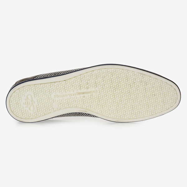 Grey suede leather lace shoe with print