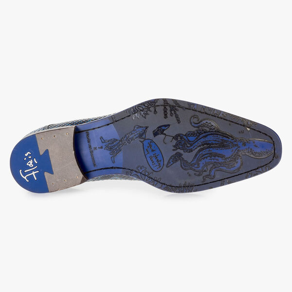 Blue lace shoe with snake print