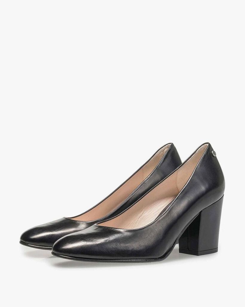 Black calf leather pumps