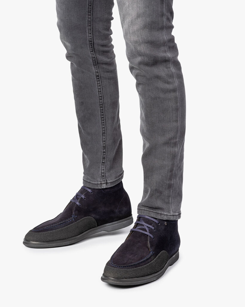 Mid-high suede leather lace boot