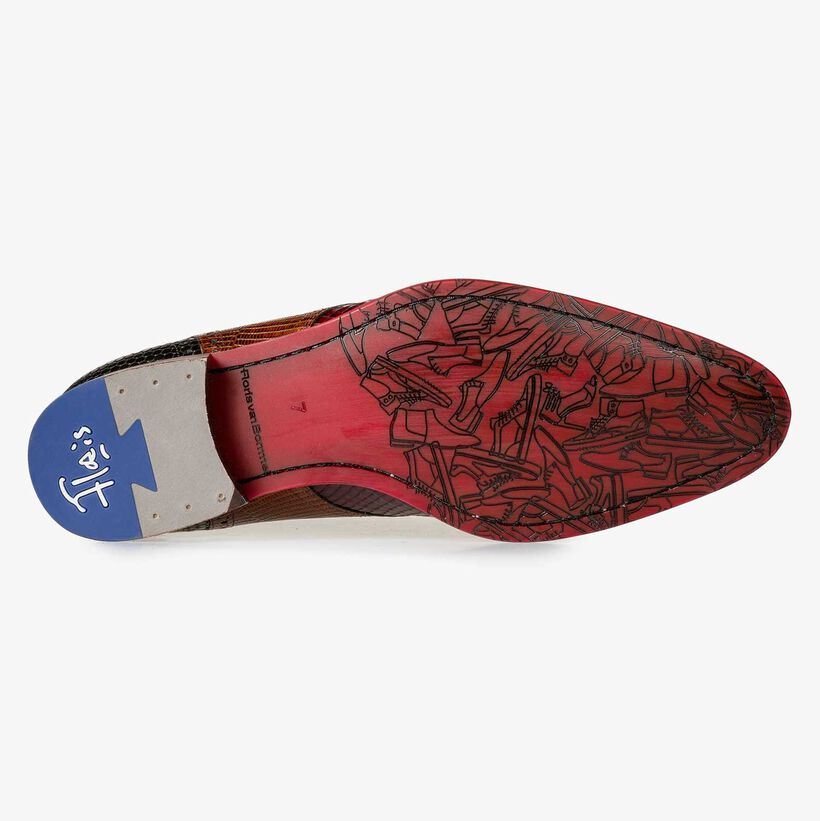 Mid-high cognac-coloured lace shoe with snake print