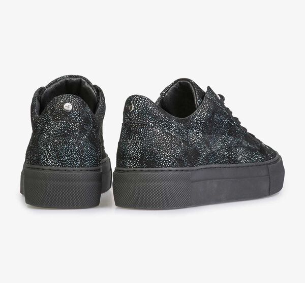 Leather sneaker with black/blue check pattern