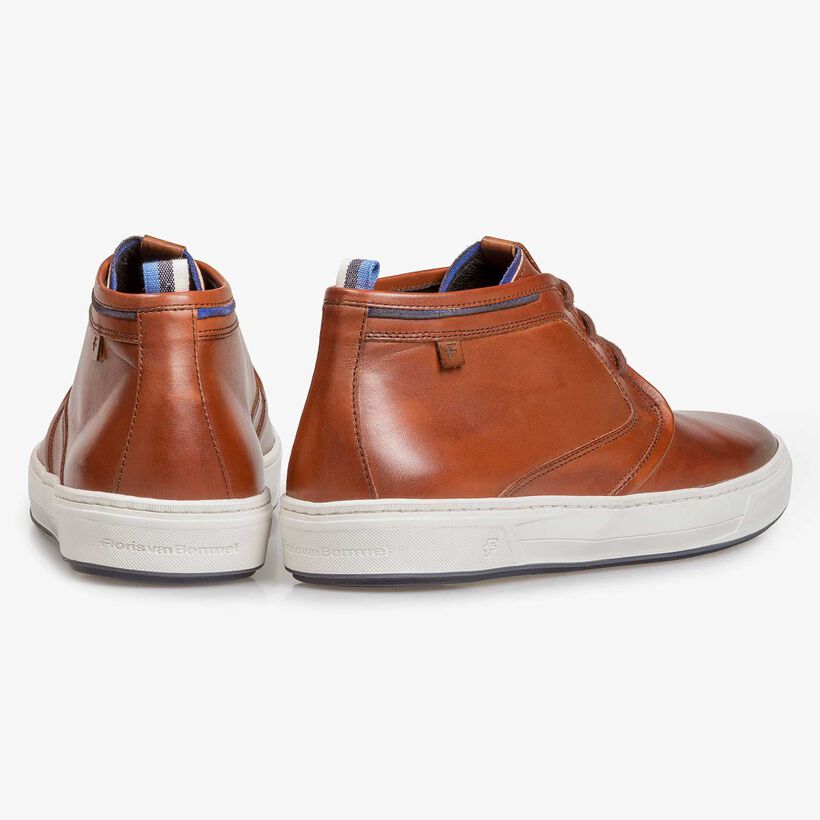 Dark cognac-coloured calf leather lace boot