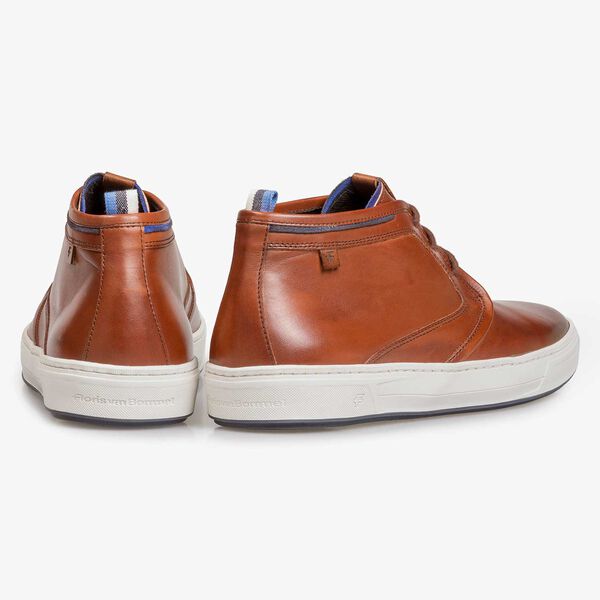 Dark cognac-coloured calf leather lace boot