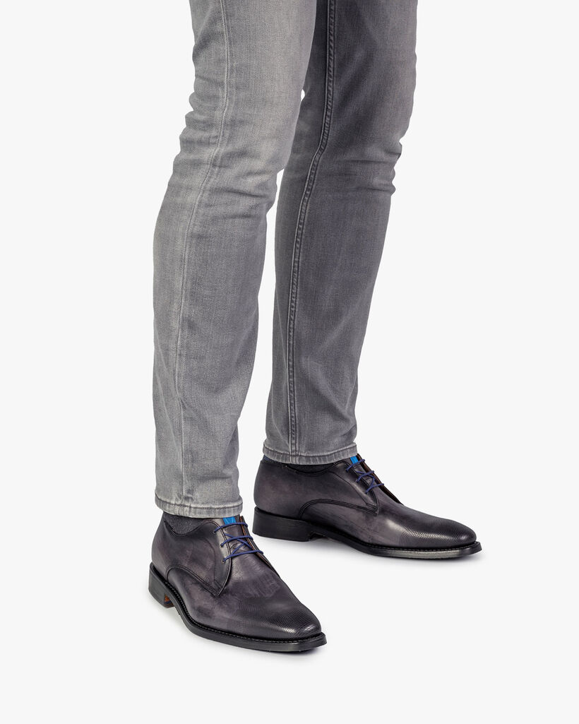Grey calf leather lace shoe