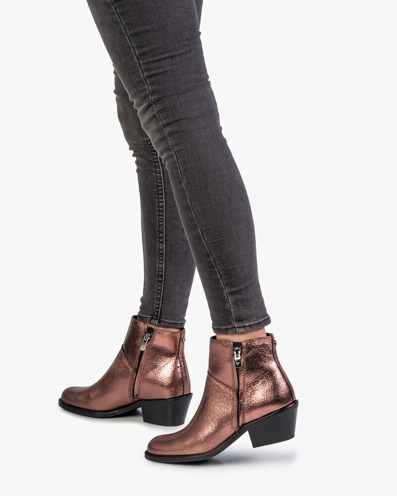 Ankle boot craquel&eacute; leather pink