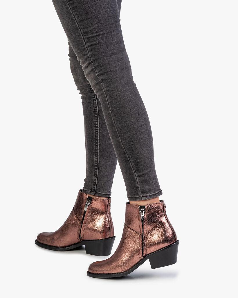 Ankle boot craquel&eacute; leather pink