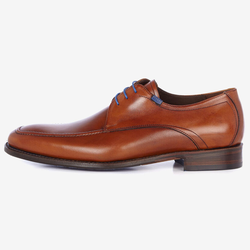 Cognac-coloured leather lace shoe