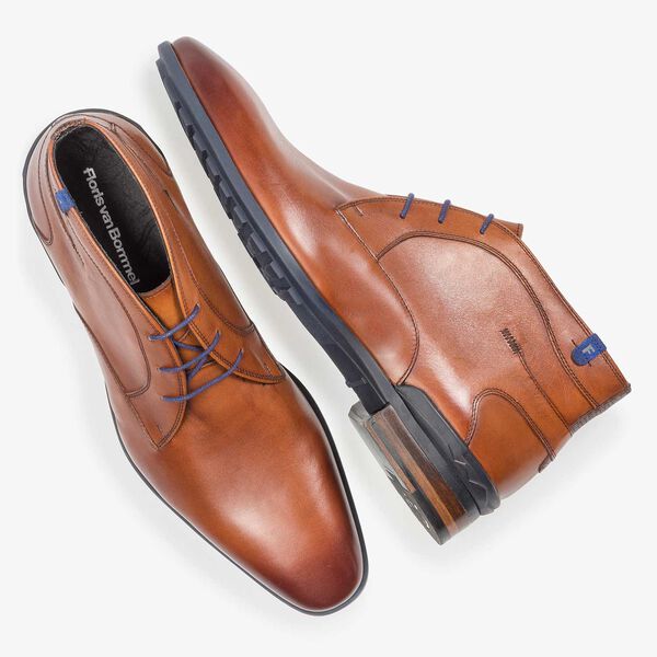 Cognac-coloured calf leather lace boot