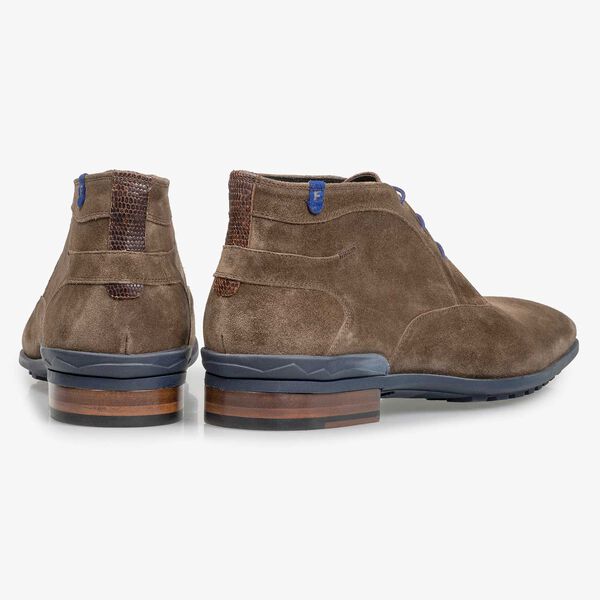 Taupe-coloured suede lace boot