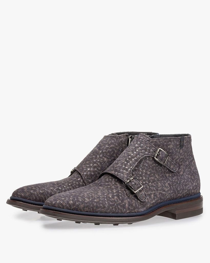 Boot with buckle closure grey