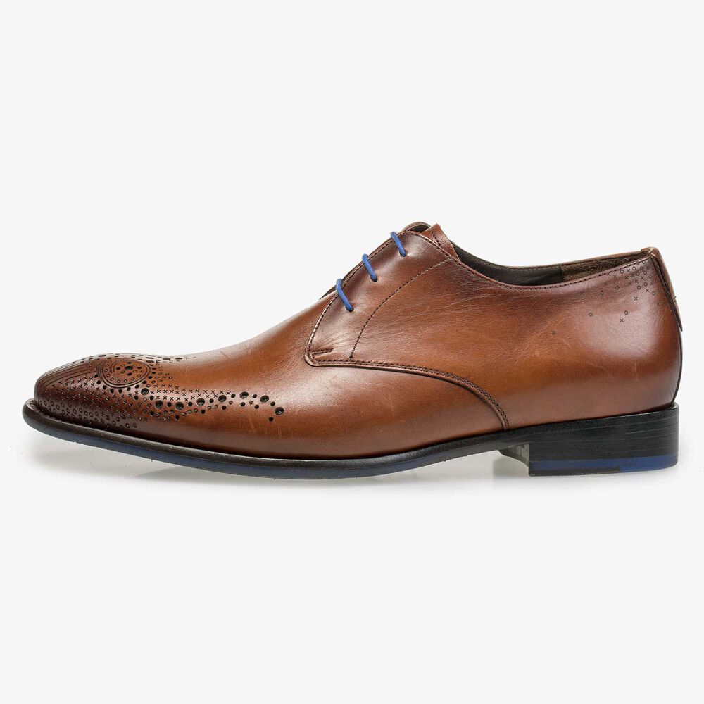 Cognac-coloured lace shoe with brogue details