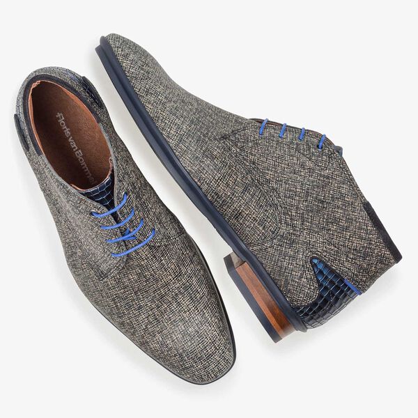 Taupe-coloured leather lace shoe with print