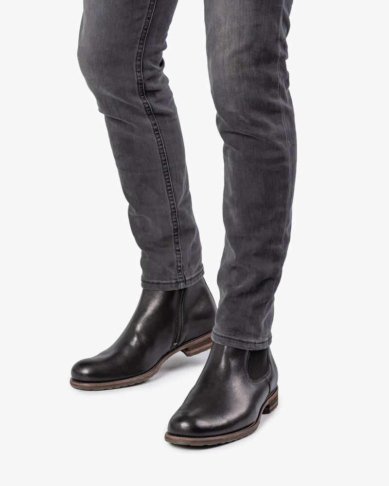 Lambskin lined Chelsea boot black