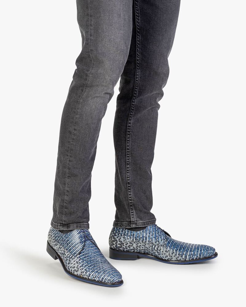 Lace shoe with print blue