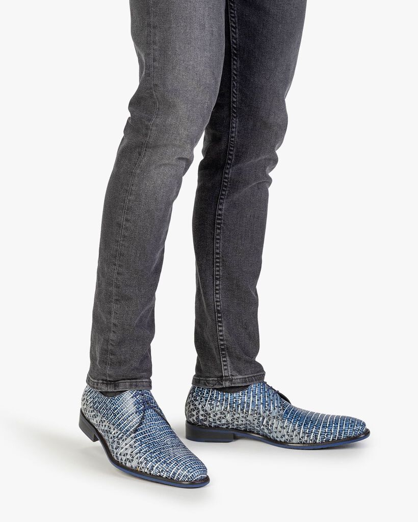 Lace shoe with print blue