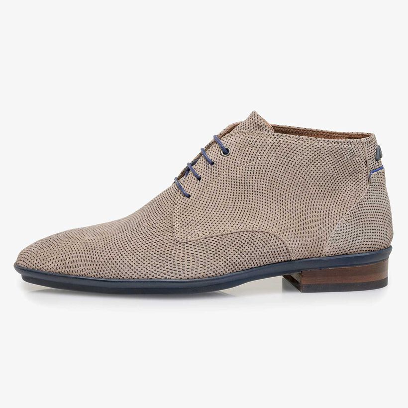 Light taupe-coloured suede leather lace shoe with a pattern