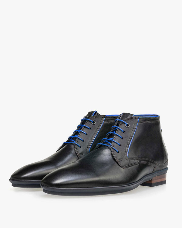 Lace boot calf leather black