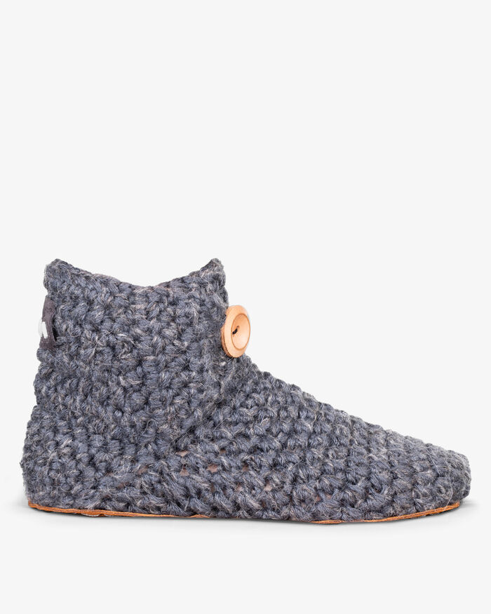 Kingdom of Wow home slippers dark grey