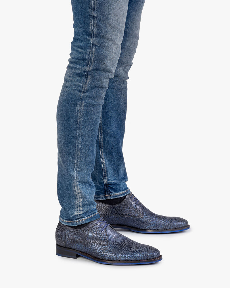 Lace shoe metallic blue
