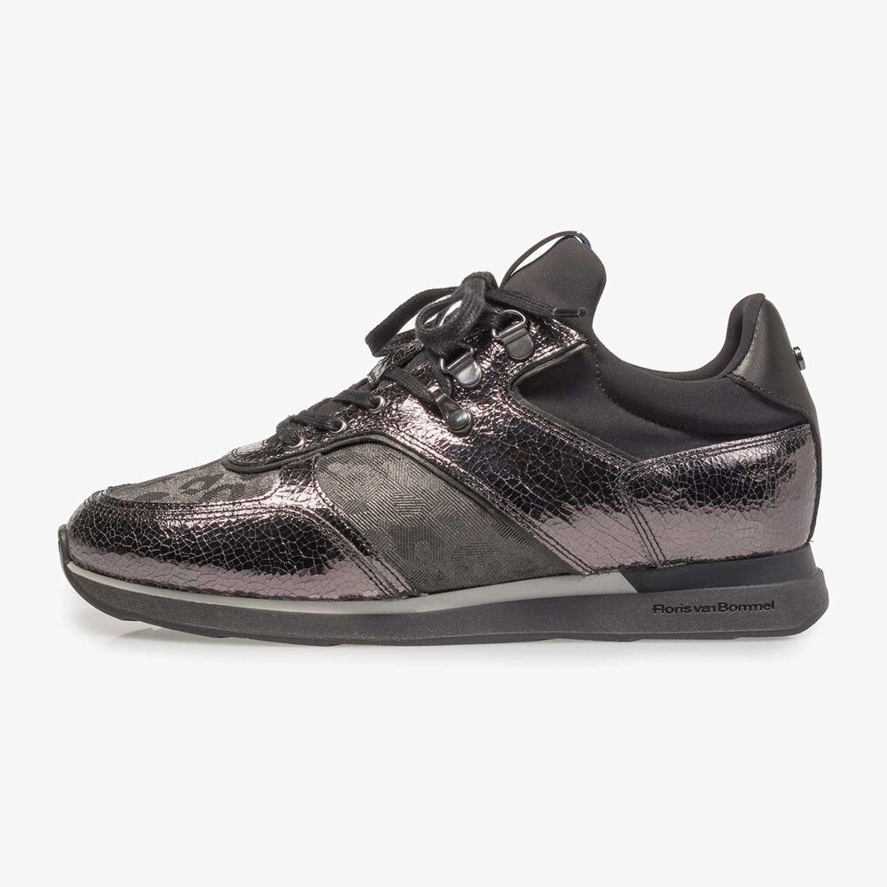 Dark grey leather sneaker with metallic print