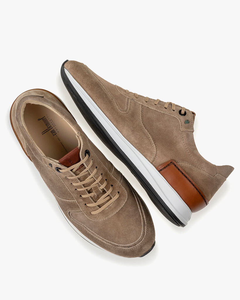 Sneaker sand-coloured suede leather