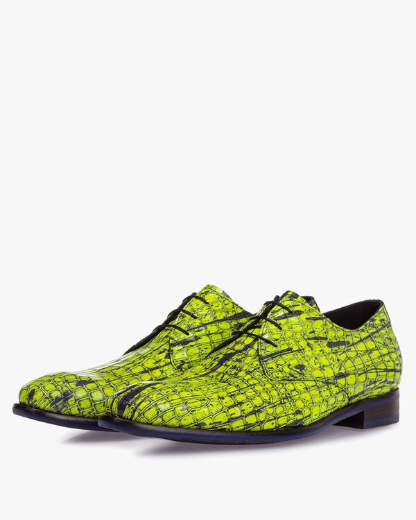Lace shoe patent leather