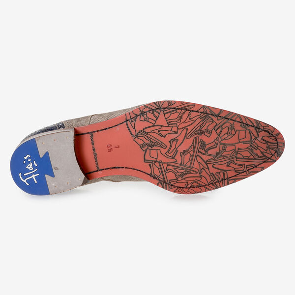 Beige suede leather lace shoe with blue print