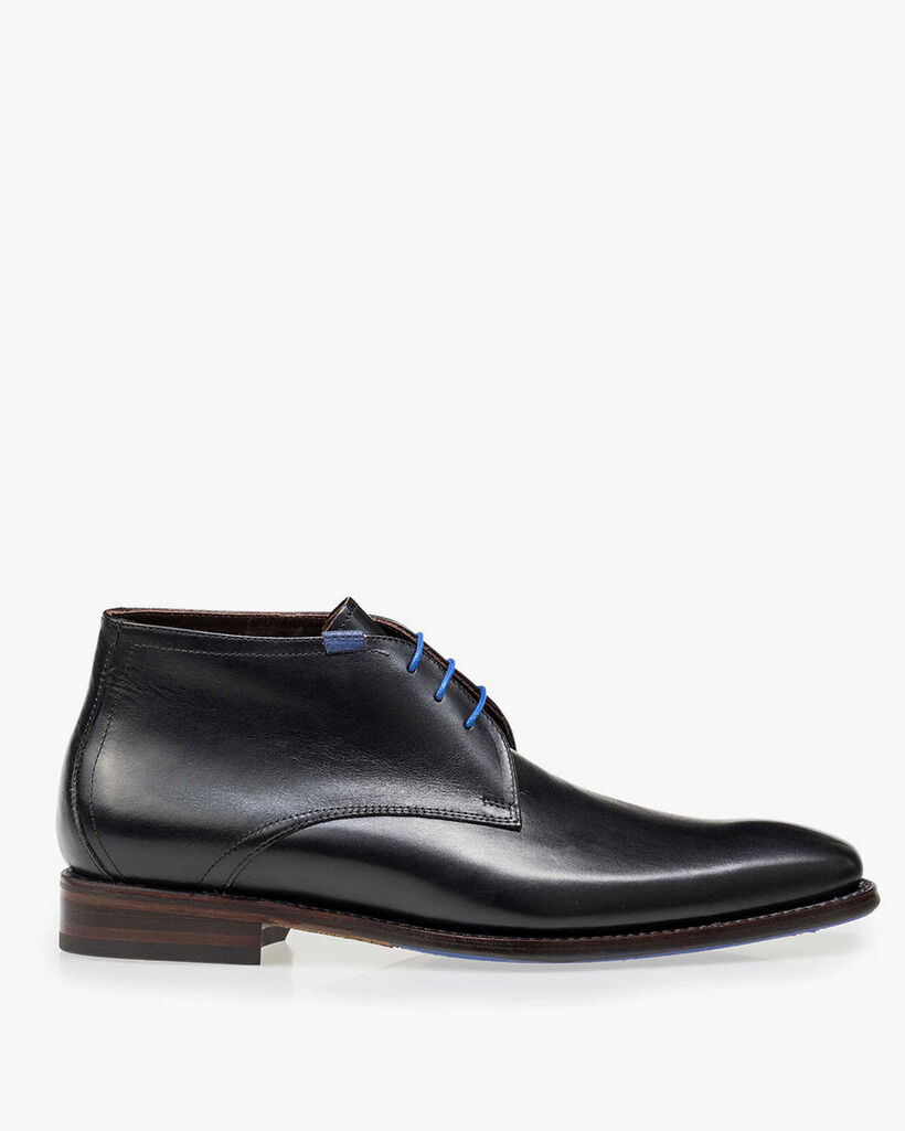 Lace boot calf leather black