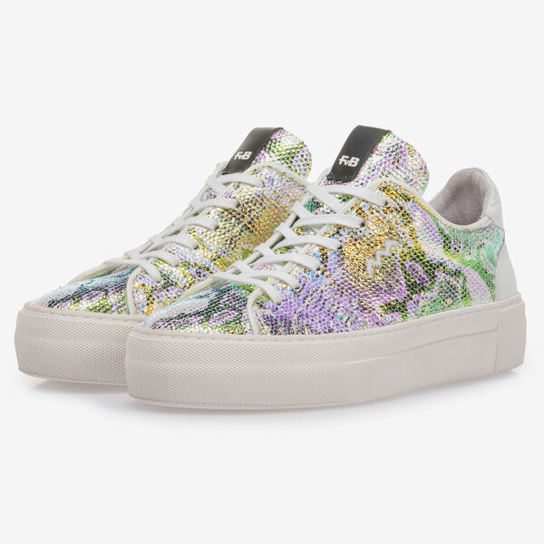 Sneaker with green/gold metallic print