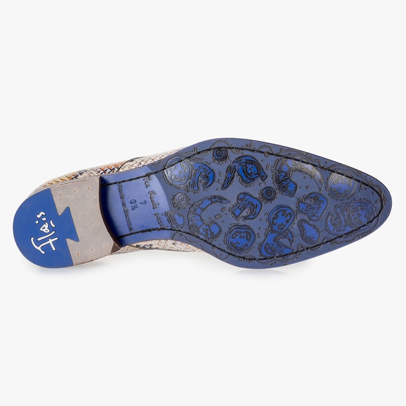 Premium lace shoe with an orange snake print