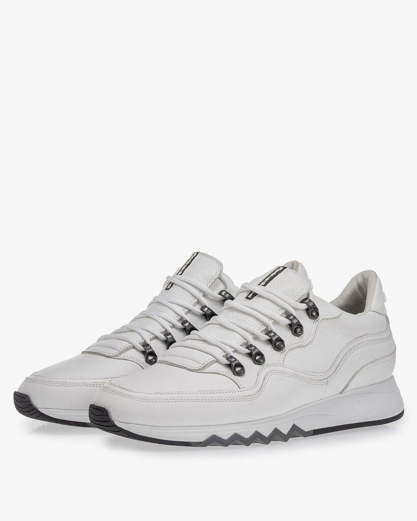 Sneaker with structured pattern white
